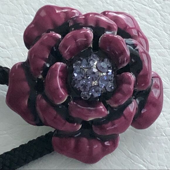 RHINESTONE AND METAL FLOWERED ELASTIC PONYTAIL HOLDER - Picture 7 of 12